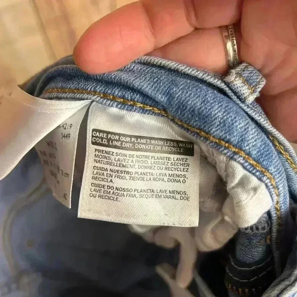 *Levi Light-wash High-Rise Straight Jean Size 30 - Picture 7 of 7